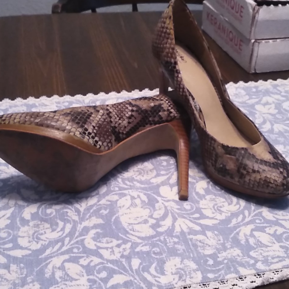 Heels - Picture 2 of 3